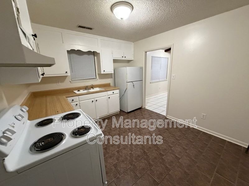 22173 Ewell St - Photo 2 of 11