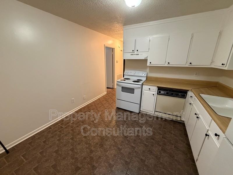 22173 Ewell St - Photo 3 of 11