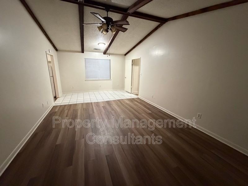 22173 Ewell St - Photo 4 of 11