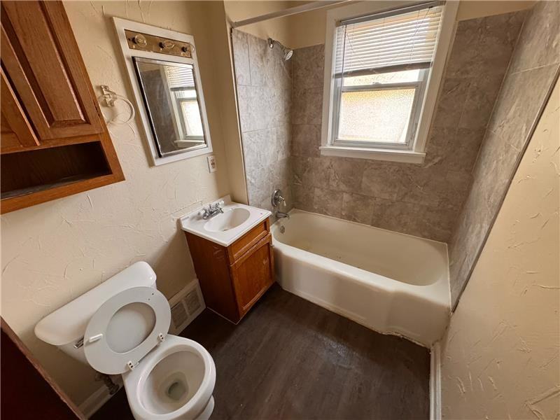 1321 Manitoba Ave - Photo 7 of 8