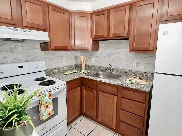SANDY CREEK APARTMENTS -- 007 - Photo 4 of 50
