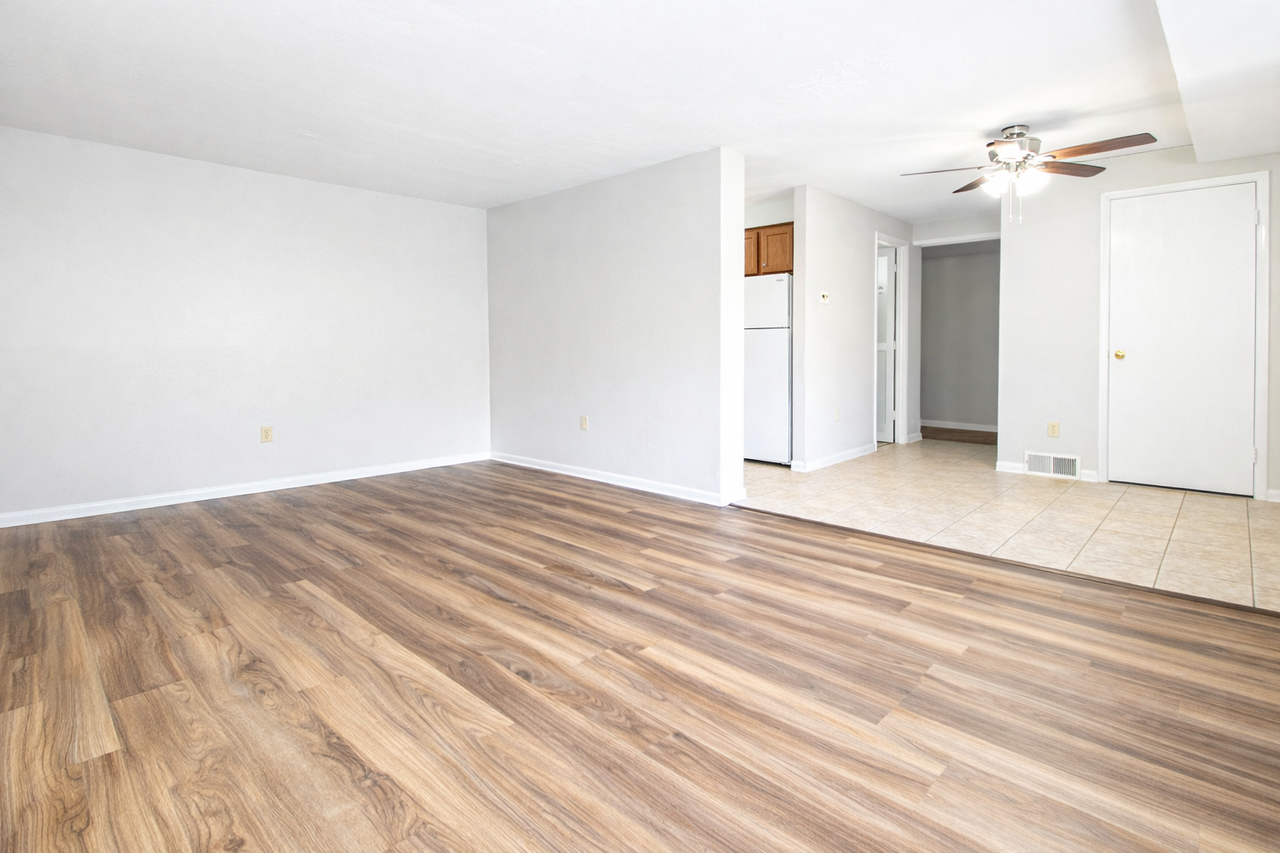 SANDY CREEK APARTMENTS -- 007 - Photo 5 of 50