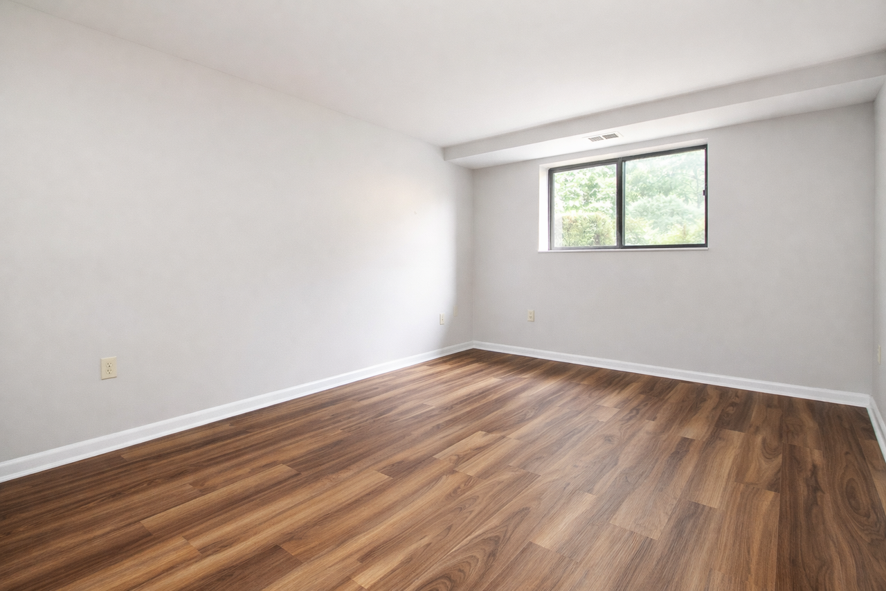 SANDY CREEK APARTMENTS -- 007 - Photo 6 of 50