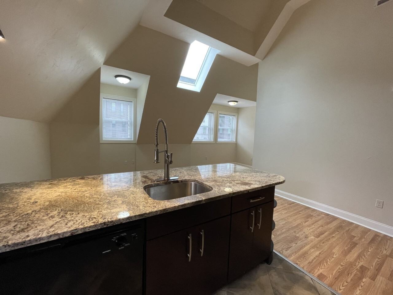 Baum 5511 - Photo 3 of 35