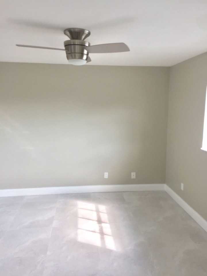 921 NE 16TH ST - Photo 3 of 7