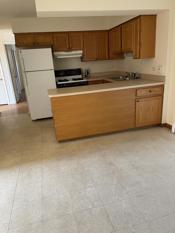 4409 W. 95th Street - Photo 2 of 11