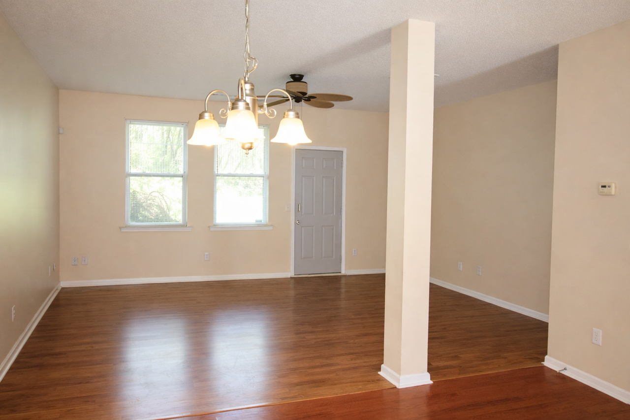 1402 Bayrose Cir - Photo 3 of 20