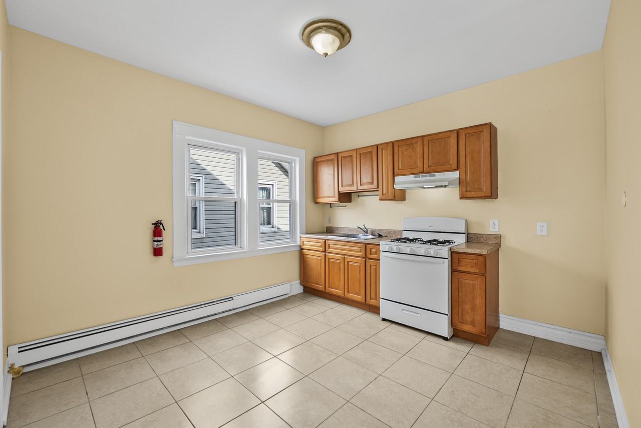 393 Seymour Avenue - Photo 3 of 5