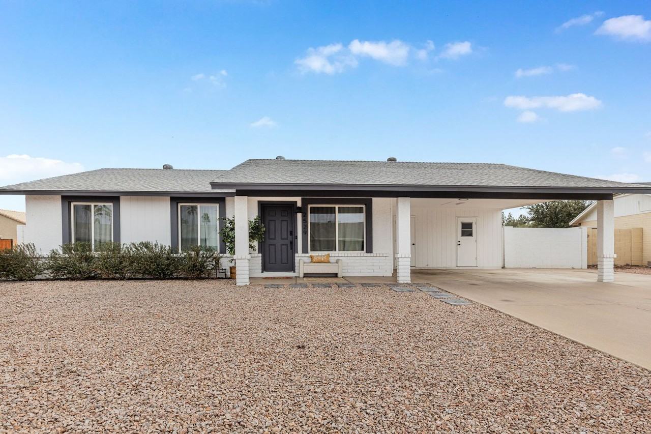 2529 E Commonwealth Cir - Photo 2 of 43