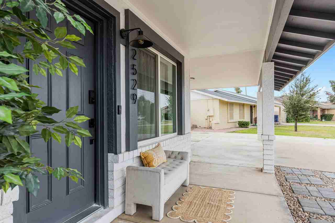 2529 E Commonwealth Cir - Photo 3 of 43