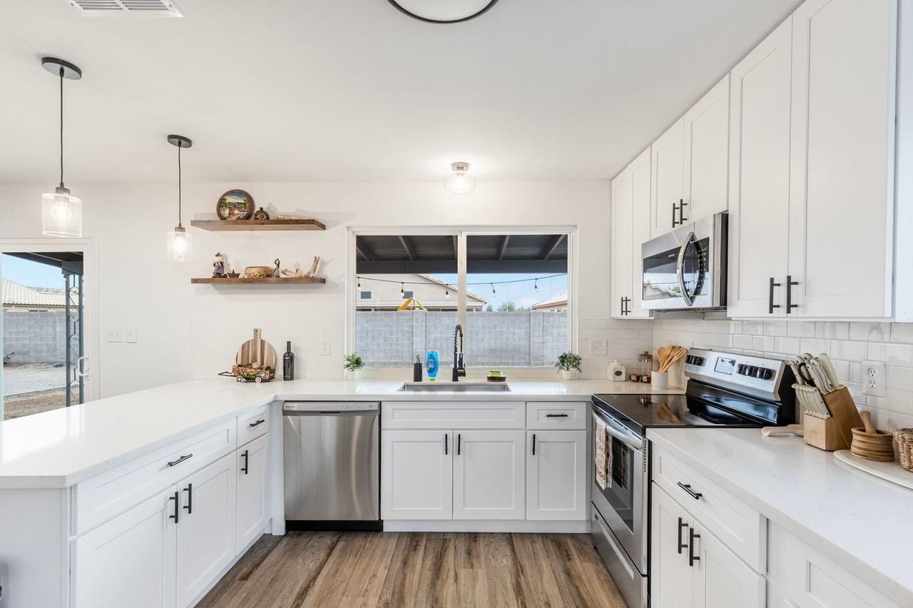 2529 E Commonwealth Cir - Photo 4 of 43