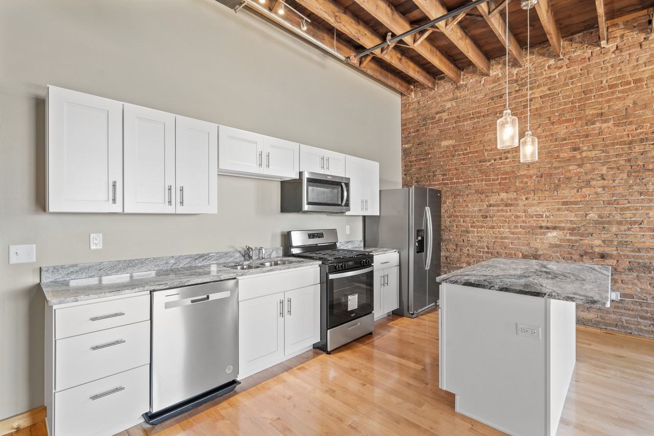 Bucktown Lofts - Photo 4 of 9