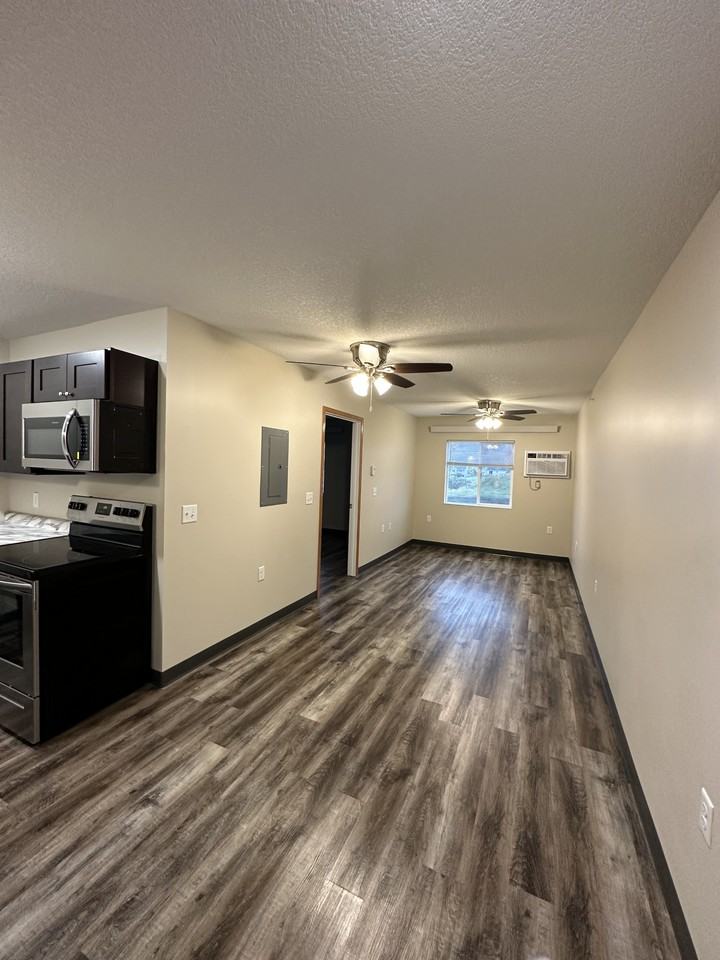 202 Medford - Photo 4 of 10