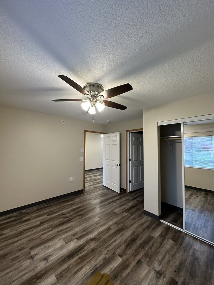 202 Medford - Photo 7 of 10