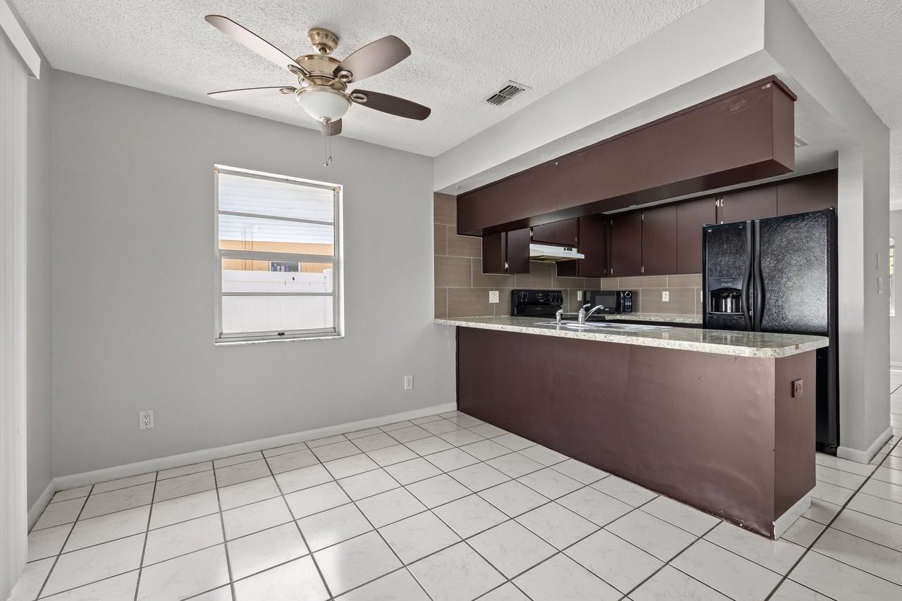 2715 63rd Terrace North - Photo 5 of 46