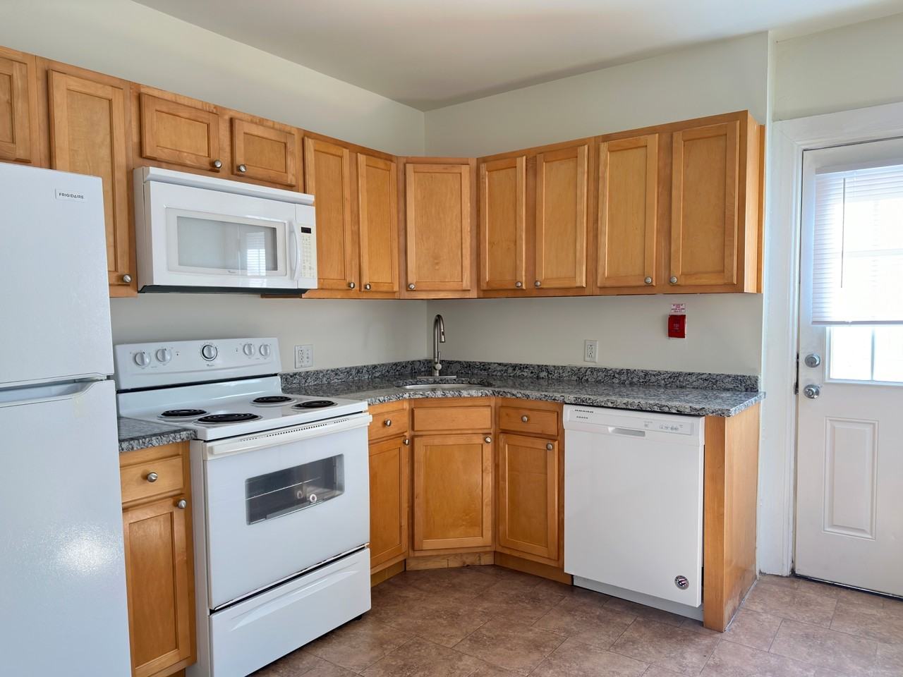 2528 Poplar Street - Photo 3 of 11