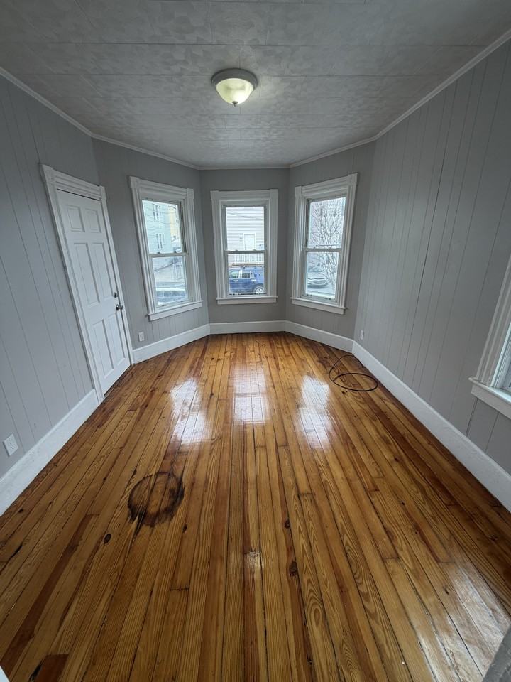 20 Nye Street - Photo 2 of 4