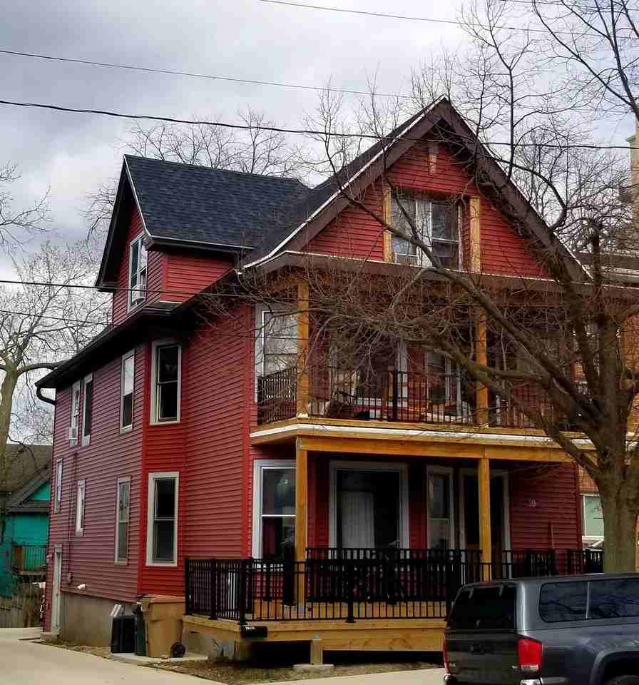 Friends - Photo 5 of 9