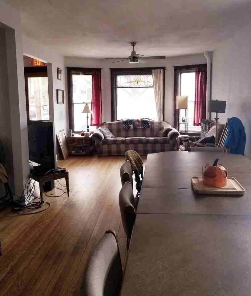 Friends - Photo 7 of 9