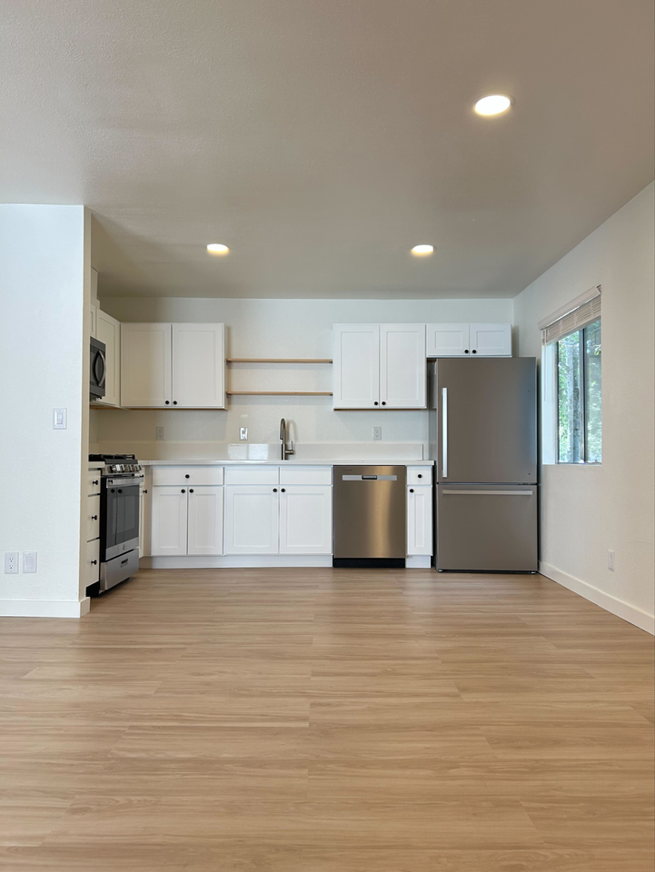 529 W. Victoria - Photo 2 of 12