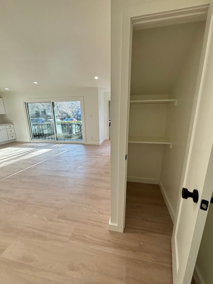 529 W. Victoria - Photo 5 of 12