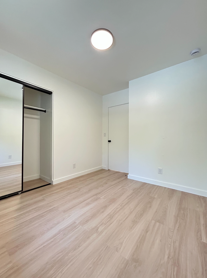 529 W. Victoria - Photo 7 of 12