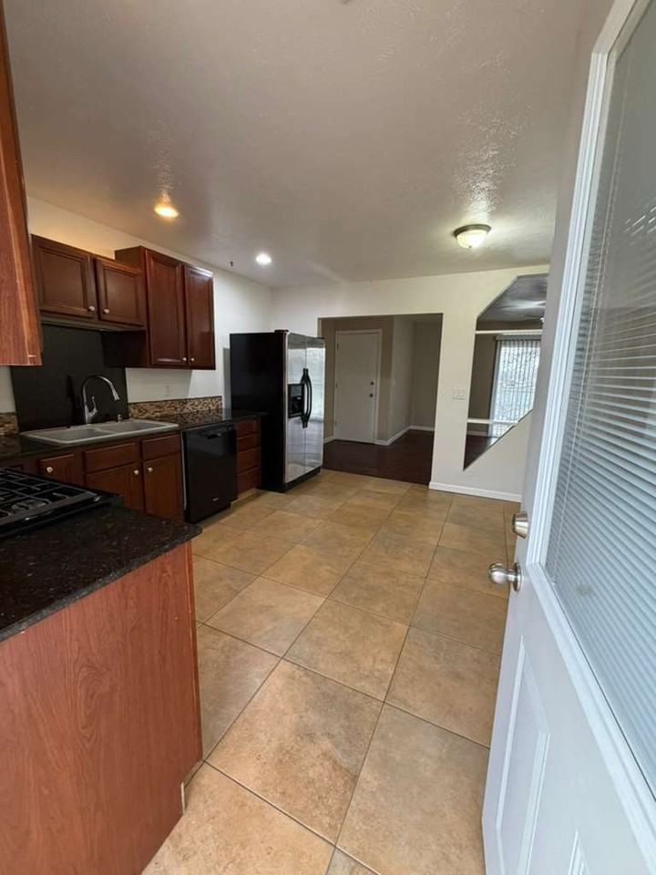 801 Deerfield Road - Photo 4 of 11