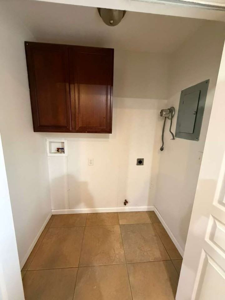 801 Deerfield Road - Photo 5 of 11