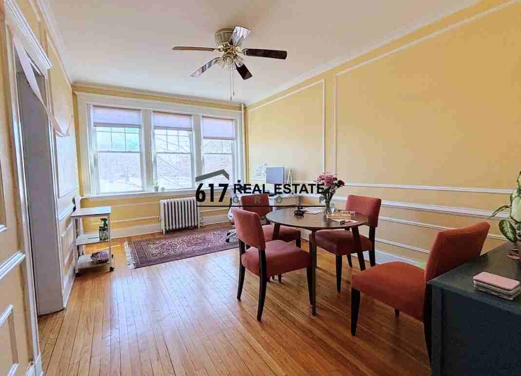 399 Washington St #4 - Photo 3 of 11