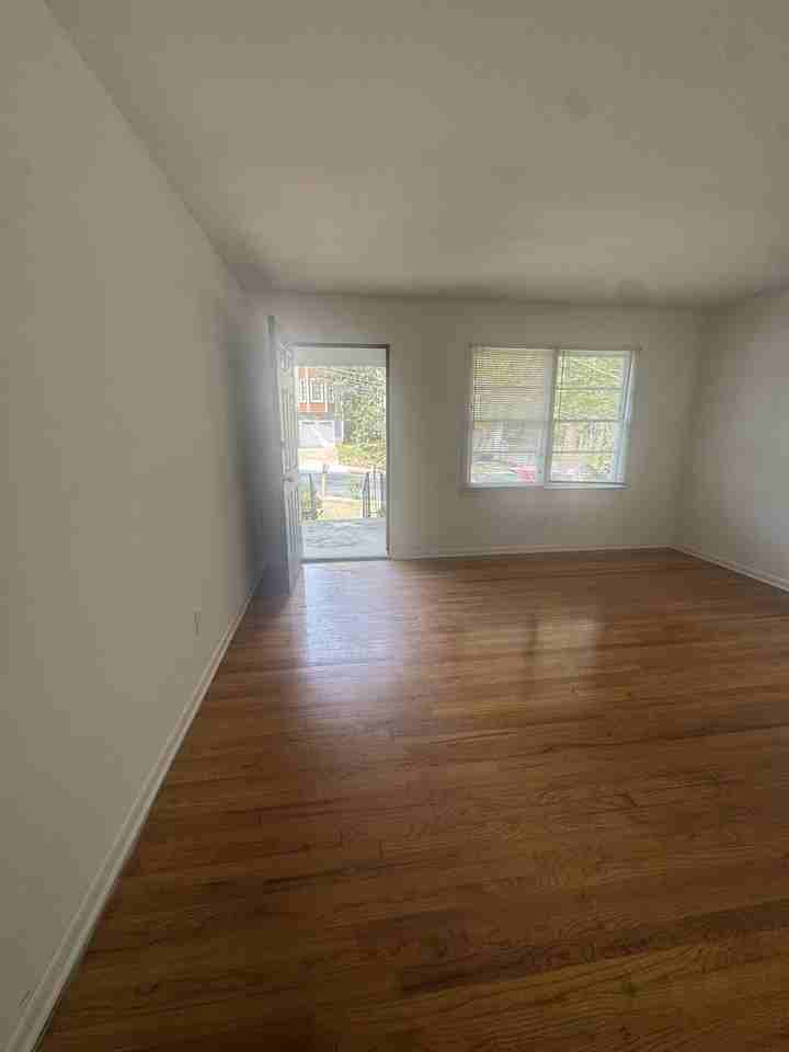 215 Hillcrest Ave - Photo 2 of 10