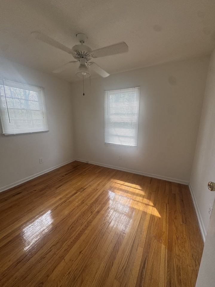 215 Hillcrest Ave - Photo 7 of 10