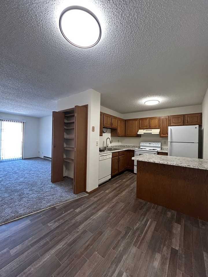 3219 15th Ave S Apt C - Photo 2 of 14