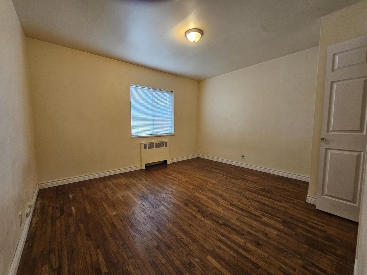 6780 Sussex Avenue - Photo 3 of 12