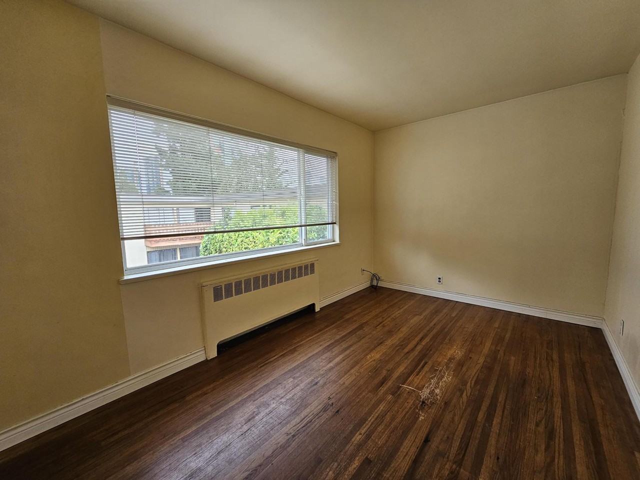 6780 Sussex Avenue - Photo 5 of 12