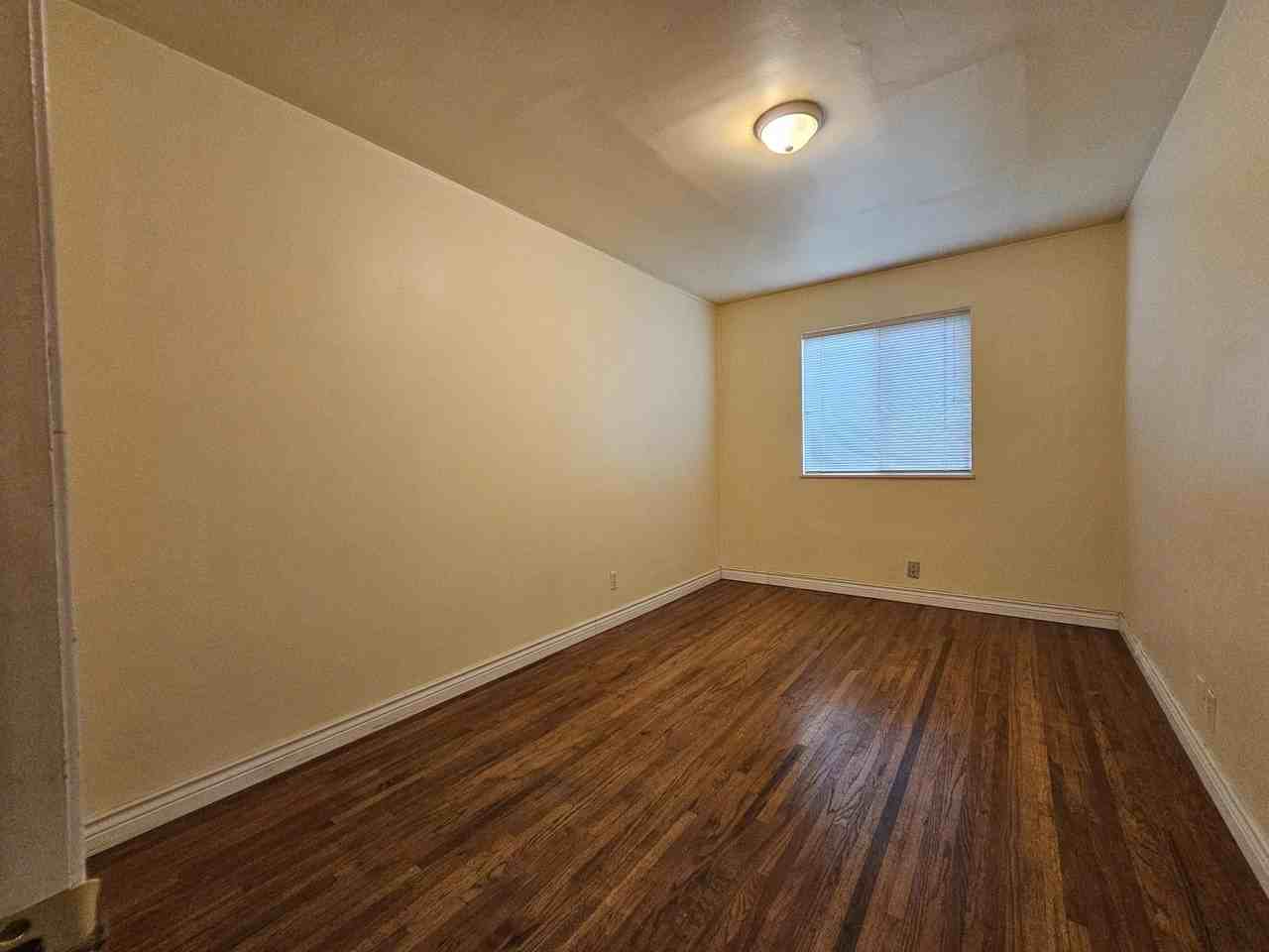 6780 Sussex Avenue - Photo 6 of 12