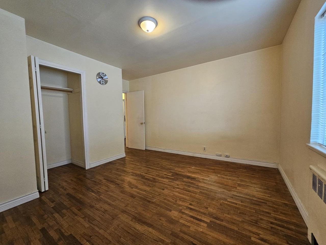 6780 Sussex Avenue - Photo 7 of 12