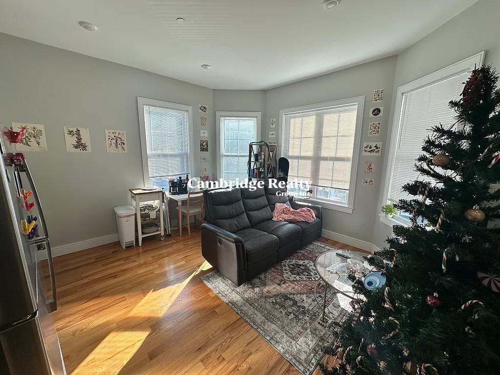 1619 Tremont St #1T - Photo 3 of 8