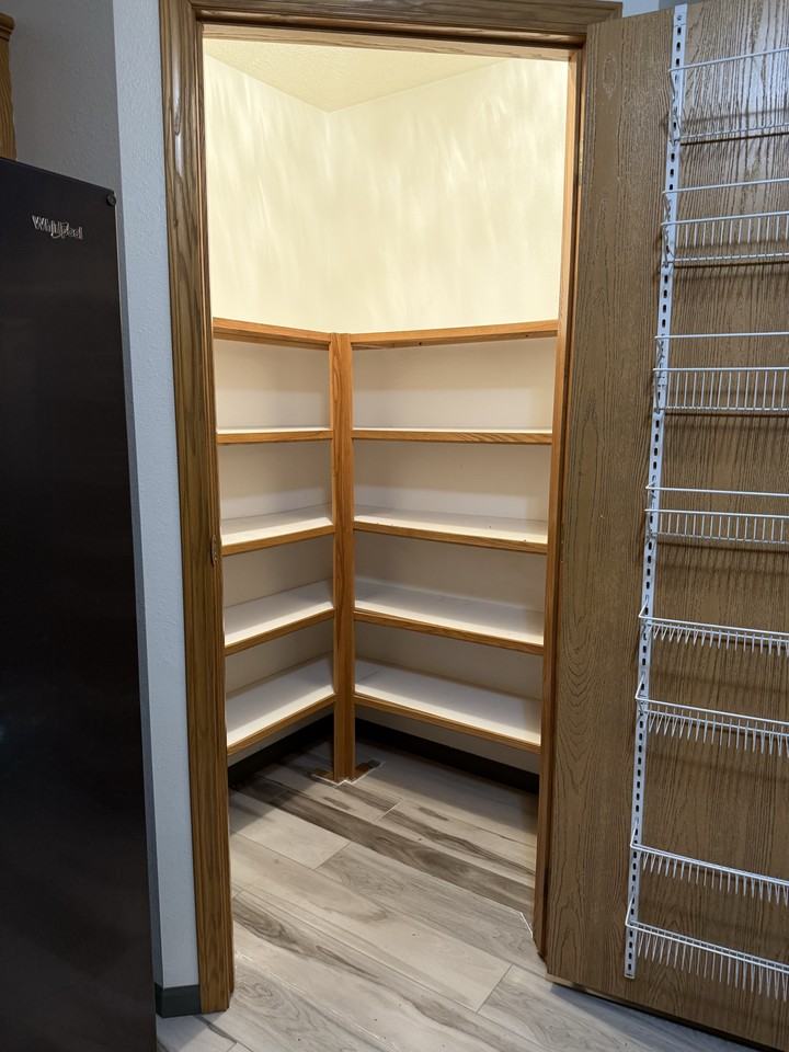 8399 N 52nd St - Photo 7 of 20