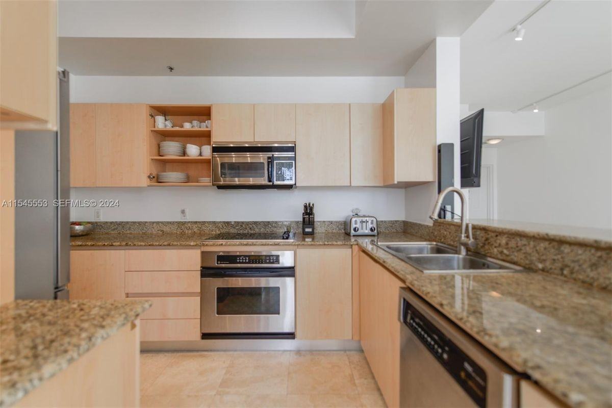 145 Jefferson Ave - Photo 5 of 20