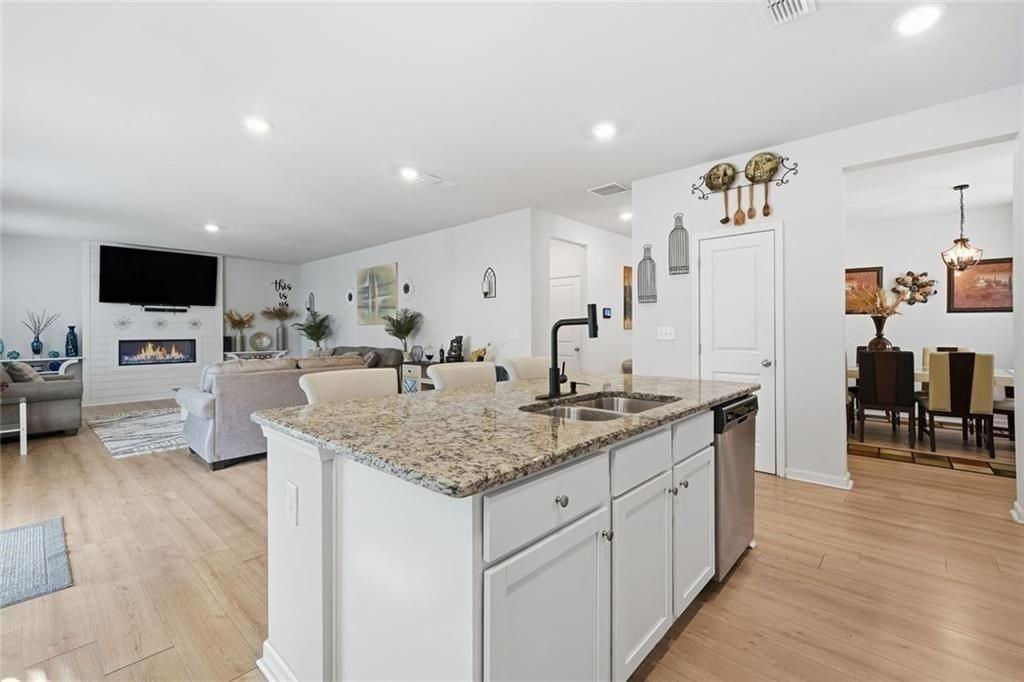 196 Summit Pointe Dr - Photo 7 of 39