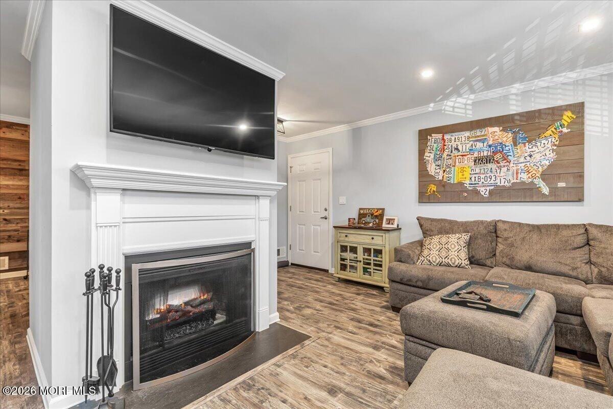 114 Wellington Pl - Photo 3 of 5