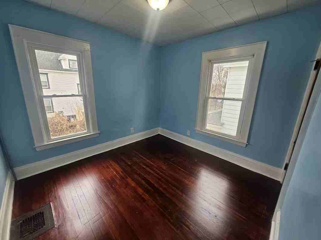 1330 Midland Ave - Photo 3 of 16