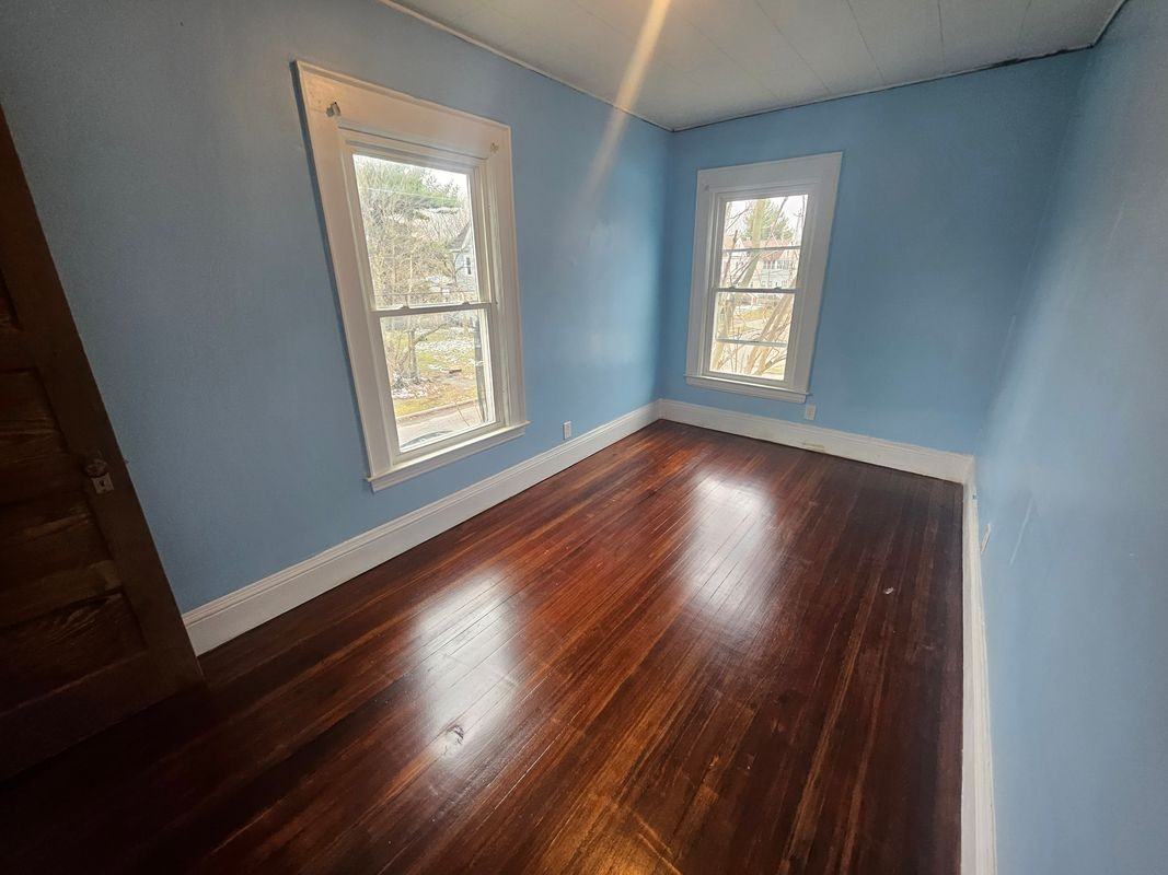 1330 Midland Ave - Photo 4 of 16