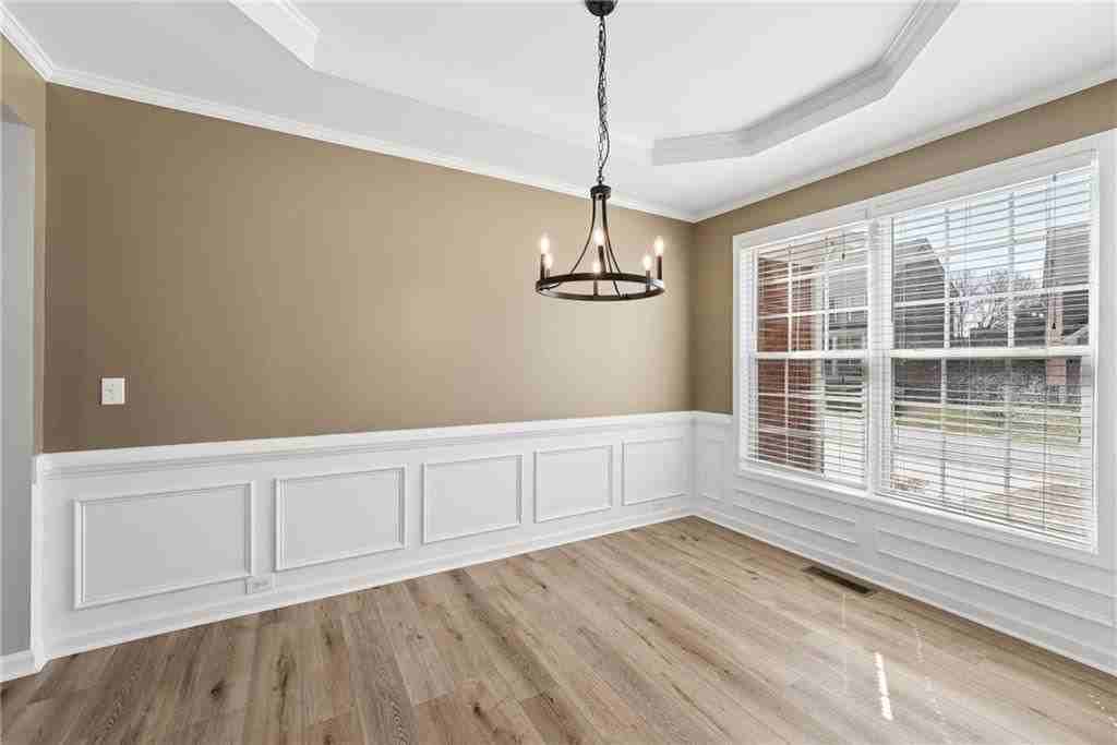 1304 Kirkwood Ln - Photo 7 of 45