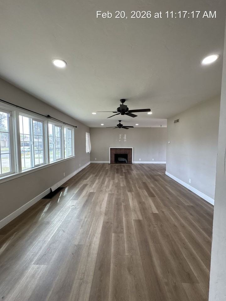 461 N Bates Ave - Photo 2 of 26