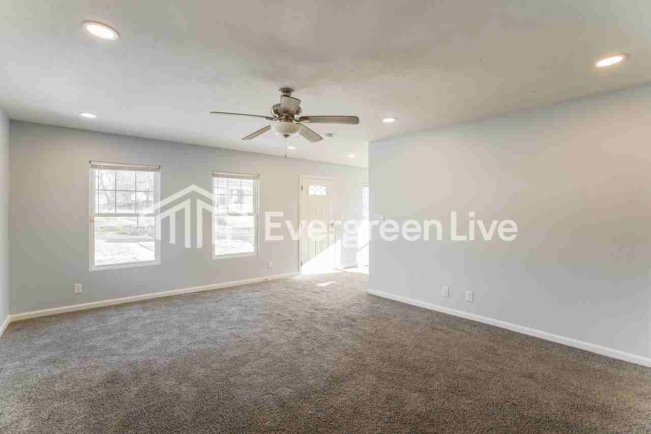 4009 Nebraska Ave - Photo 4 of 15