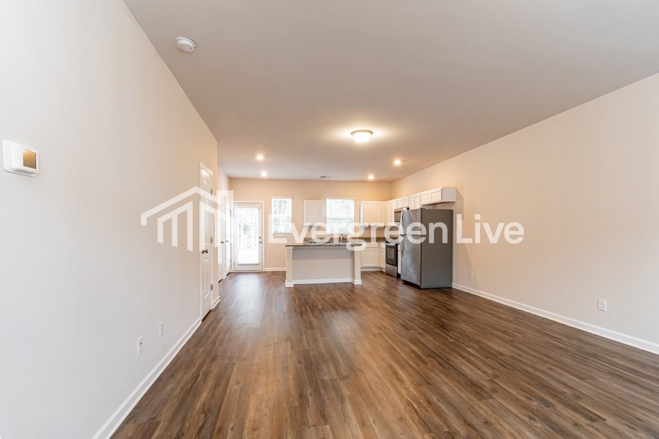 913 Hamilton Crossing Sq - Photo 3 of 15