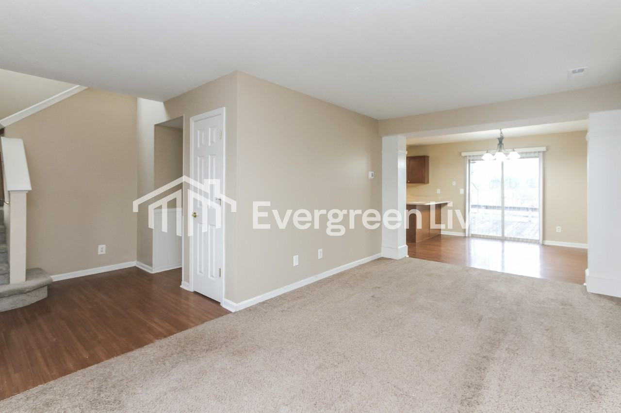 2323 Rolling Oak Dr - Photo 3 of 15