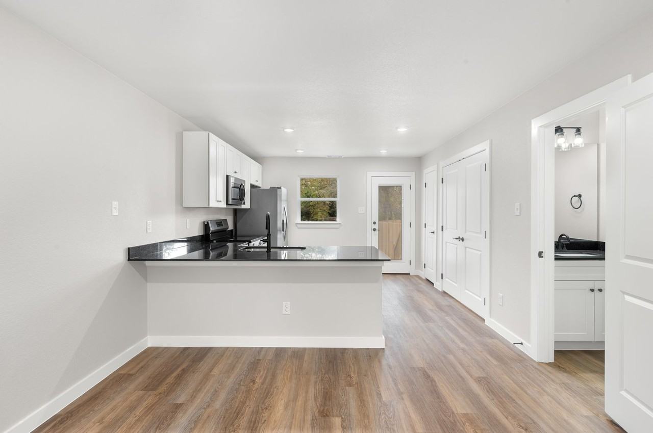 706 S 28th St #B - Photo 5 of 21