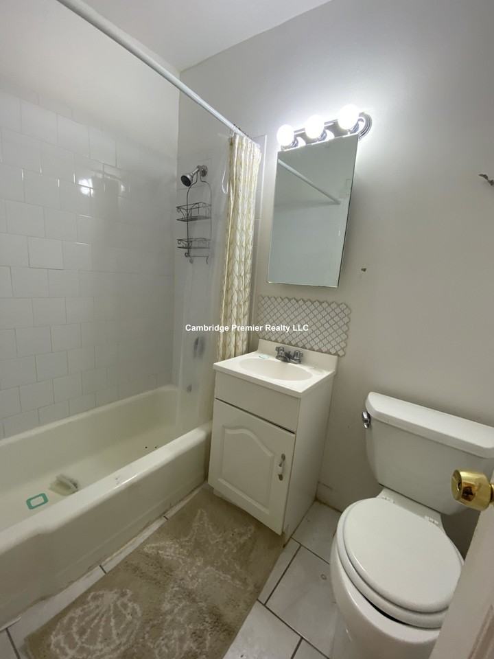 Broadway #32 - Photo 5 of 6